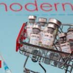 Covid: US approves Moderna as second vaccine